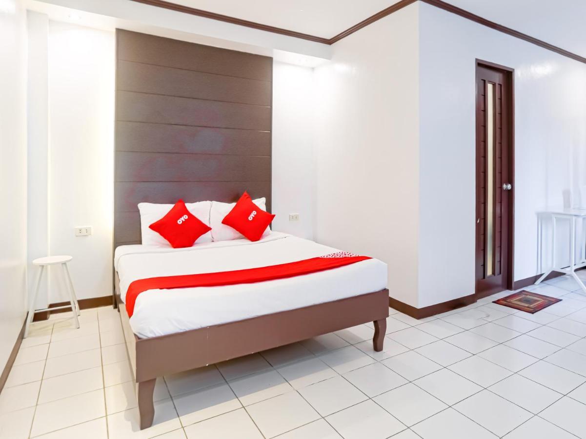 Oyo 759 Royal South Garden Suites Tagaytay City Dış mekan fotoğraf