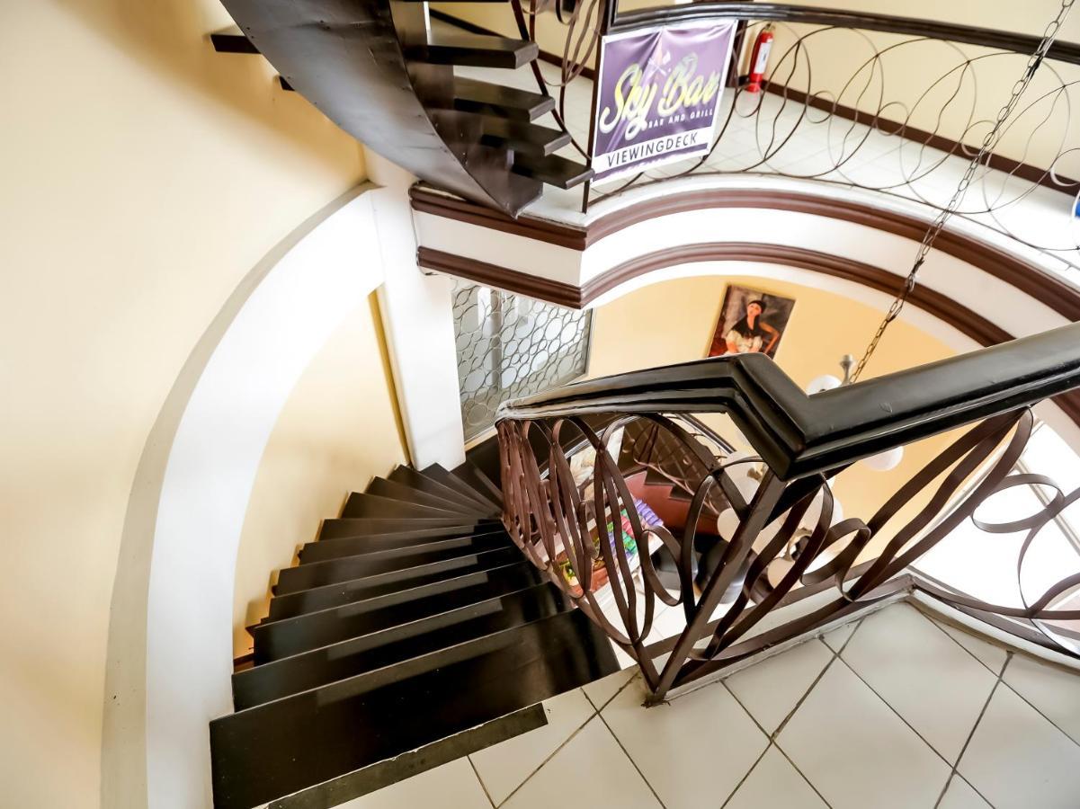 Oyo 759 Royal South Garden Suites Tagaytay City Dış mekan fotoğraf